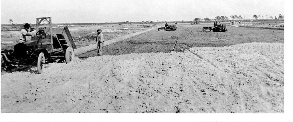 Hollywood Boulevard begins. Working east from the Dixie Highway. Author’s collection.